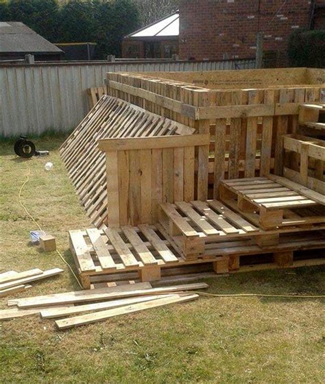 Build a Swimming Pool Out Of 40 Pallets - 101 Pallet Ideas