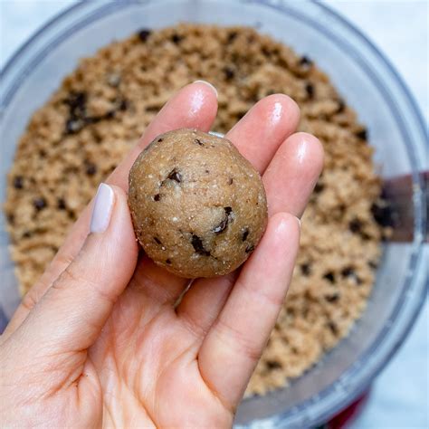 These Chocolate Chip Cookie Dough Balls are an Epic Clean Eating Treat ...