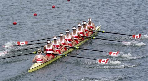 Equipo de remo canadiense de ocho mujeres gana el oro en los Juegos ...