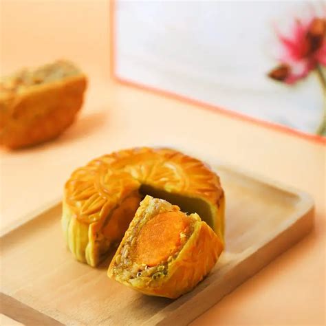 Easy Chinese Moon Cake Recipe - Gimme Yummy