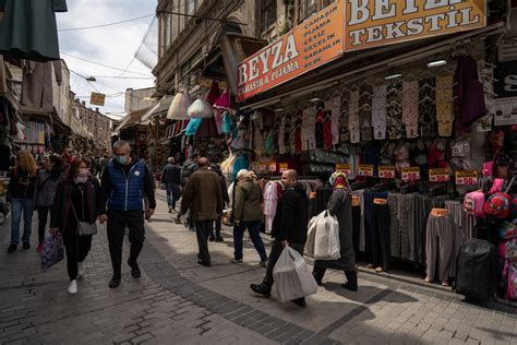 Turkish Economy Grows 7.3% in First Quarter, Led by Consumption - Bloomberg