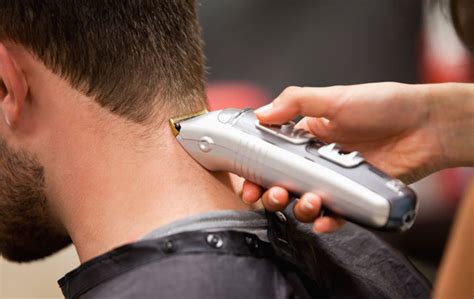 8 Best Cordless Hair Clippers For Professionals & Beginners