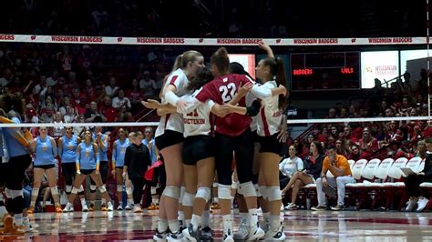 Badgers volleyball to play first-ever Big Ten volleyball game on FOX