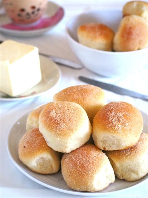 Pandesal ( Filipino Bread Rolls) - Woman Scribbles