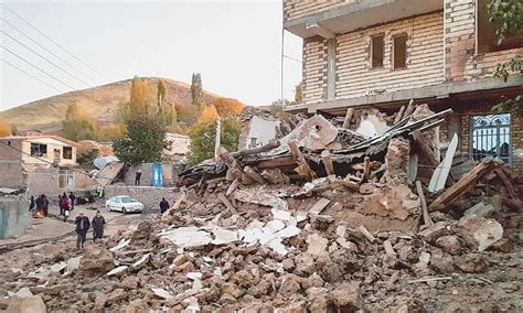 Earthquake kills five, leaves 300 injured in Iran - Newspaper - DAWN.COM