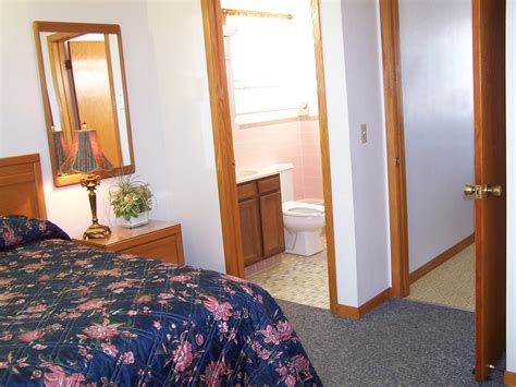 Janesville Wisconsin Motel Value Winner - 51 Kitchenette Motel - WI