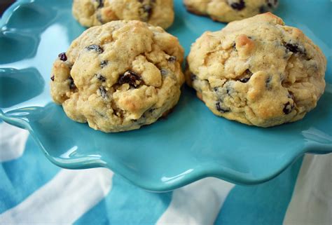 Levain Bakery Oatmeal Raisin Cookies – Modern Honey