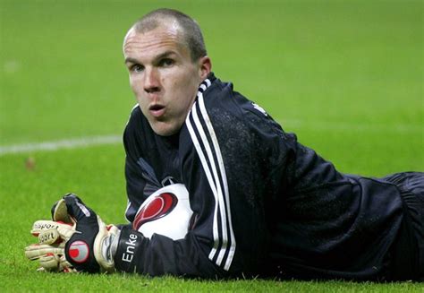 Germany goalkeeper Robert Enke dies at age 32 | Football – Gulf News