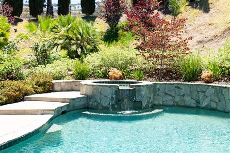 50 Spectacular Swimming Pool Water Features