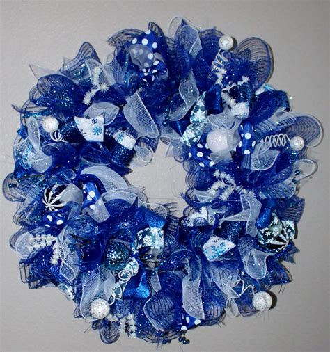 Blue & White Christmas Wreath – Country Craftz