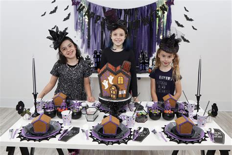 How to Plan a Gingerbread Haunted House Decorating Party - Fern and Maple