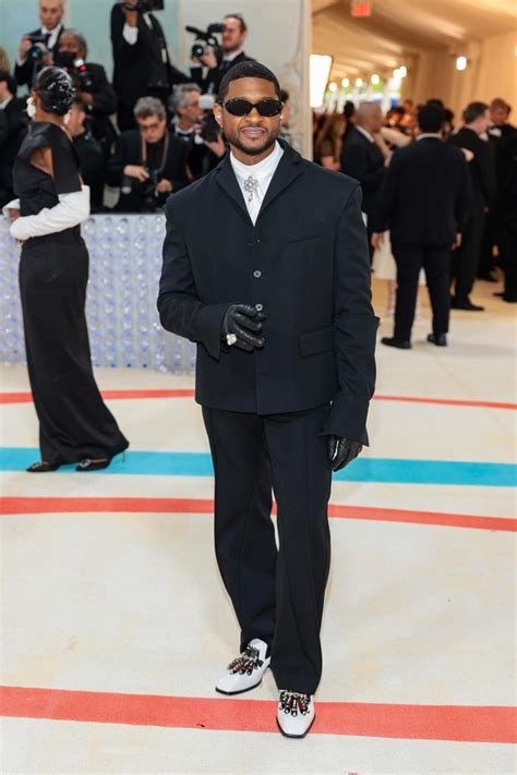 Usher's Vogue cover sparks backlash: He deserves 'his own cover,' fans ...