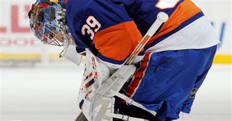 Report: Islanders' Rick DiPietro, On IR, Suffers Lower-Body Injury - CBS New York