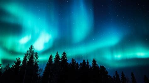 Northern Lights: Aurora Borealis to Grace Night Skies in Over a Dozen US States