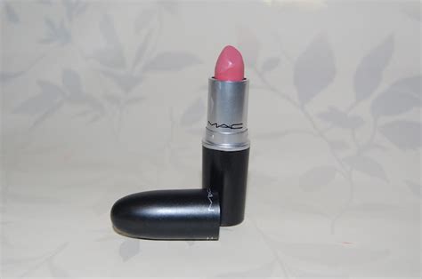 Lipstick Fridays - Beauty Blog: Lipstick Friday - Mac Please Me