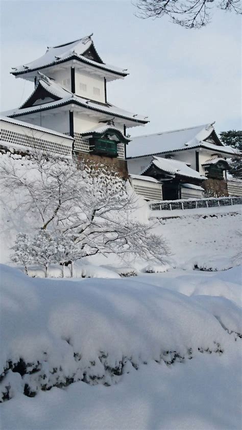 Snow-covered Ishikawa gate of Kanazawa castle, Kanazawa, Japan