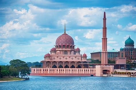 pink-mosque-putrajaya - ExpatGo