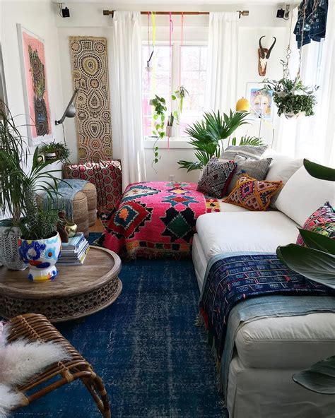 Boho Bedroom Ideas (How to Decor & Best Color for Bohemian Style)