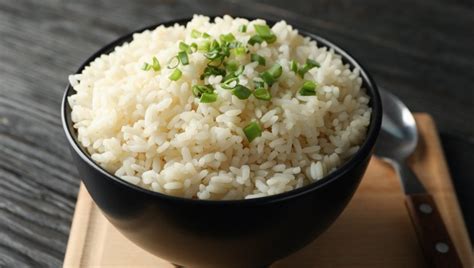 6 health benefits of white rice | HealthShots