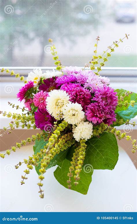 Bouquet of White and Pink Chrysanthemums Stock Image - Image of group, nature: 105400145