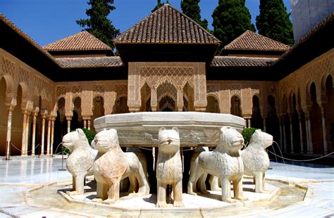 Walk in the magnificent Alhambra Palace - live online tour from Granada