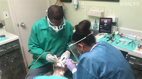 As New York City Starts to Reopen, a Dentist Returns to Work