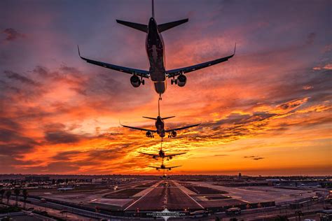 Sequential timelapse of a plane landing at Lindbergh Field during last Sunday's sunset : r/sandiego