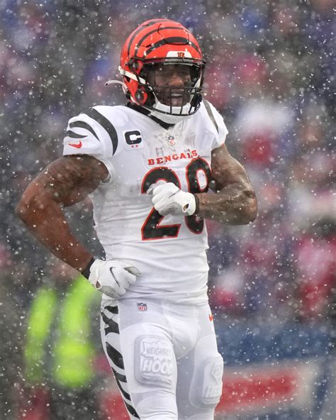 Bengals Expected To Ask Joe Mixon To Take Pay Cut