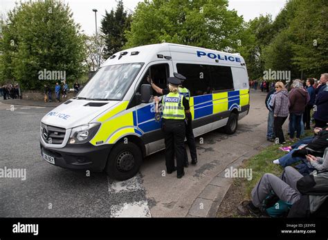 UK Police van and police officers Stock Photo - Alamy