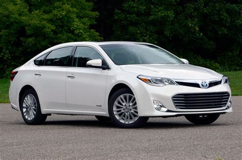 Toyota Avalon Hybrid Review