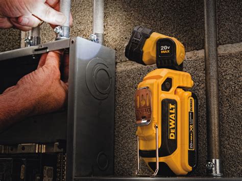 DeWALT 20V MAX* Handheld LED Light - Woodworking | Blog | Videos ...