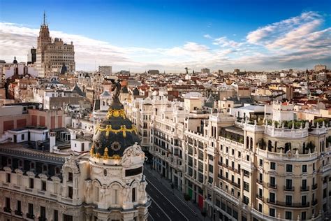 Madrid city skyline by day | Premium Photo