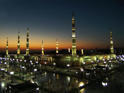 76 Gambar Masjid Nabawi Malam Hari Picture - MyWeb