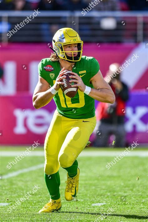 Oregon Ducks Quarterback Justin Herbert 10 Editorial Stock Photo ...