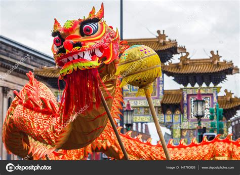 Danza del Dragón en Chinatown: fotografía de stock © wellsie82 #141780826 | Depositphotos