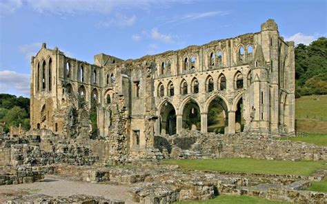 The Top 10 Most Important Buildings in England