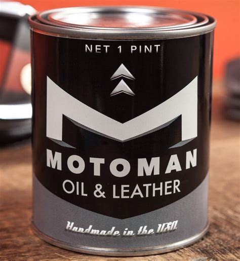 Oil & Leather Scented Candle