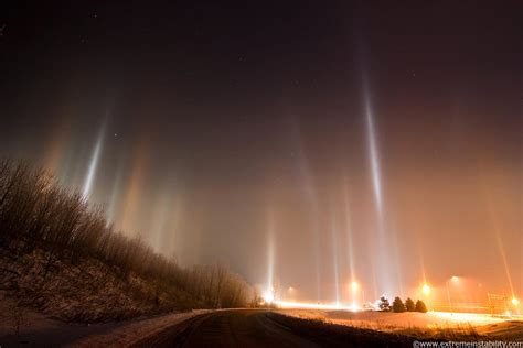 The stunning natural phenomenon of light pillars | WDD