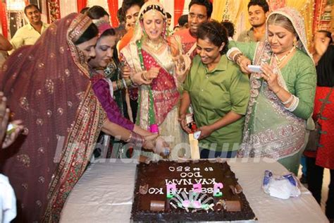 Iss Pyaar Ko Kya Naam Doon cast celebrating birthday Photo