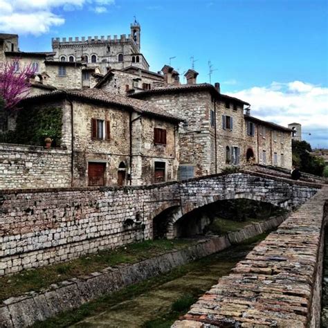 Medieval Towns in Umbria: Assisi, Orvieto & Gubbio