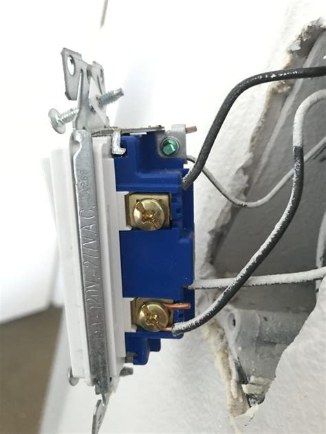 Help me understand this light switch wiring ... : r/electricians