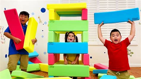 Alex and Lyndon Playing with Toy Blocks | Kids Learn that Sharing is ...