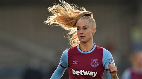 Alisha Lehmann joins Everton on loan | West Ham United