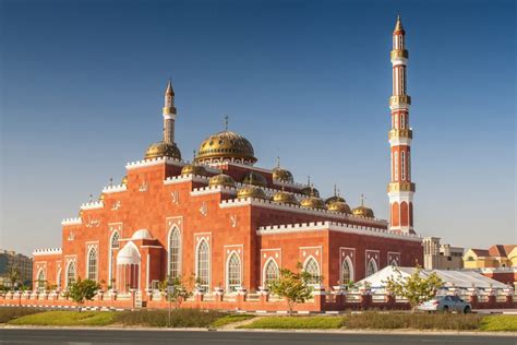 Can I Visit a Dubai Mosque as a Non-Muslim? - Dubai Travel Planner