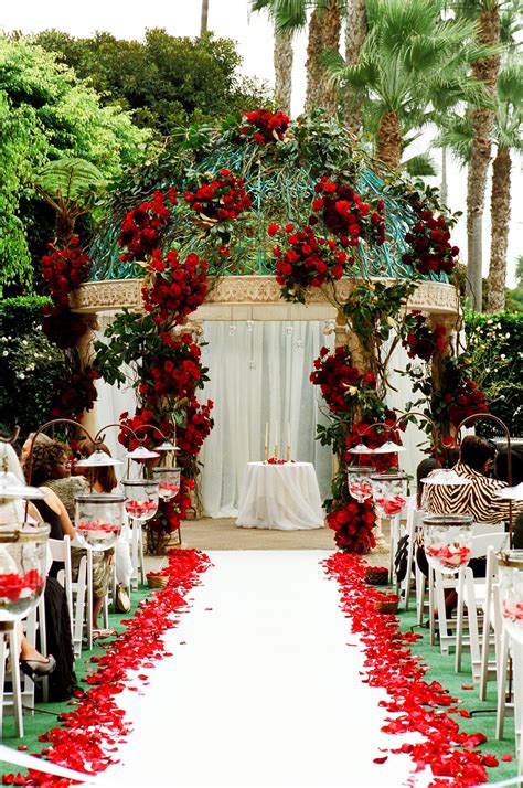 Red Rose Ceremony Décor