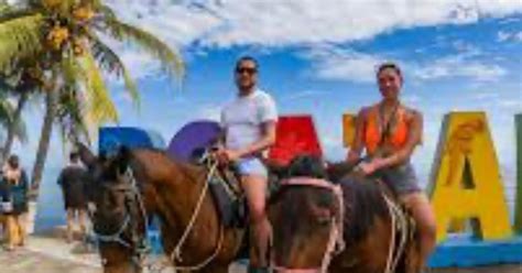 Roatan Horseback Riding Tour + Beach | GetYourGuide