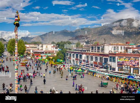 Lhasa city center from china Tibet Stock Photo: 154983027 - Alamy