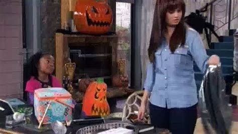 Jessie - S02E01 - The Whining Halloween - video dailymotion