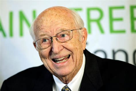 Bill Gates Sr., Who Guided Billionaire Son’s Philanthropy, Dies at 94 - The New York Times