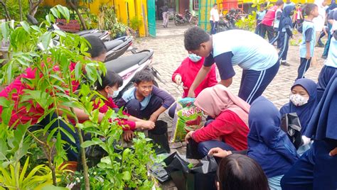 Kerja Bakti Massal, Penanaman Pohon, Budidaya Lele dan Kick off Urban ...